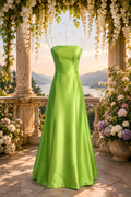 Trägerloses Maxikleid in Grün mit Schleifendetail