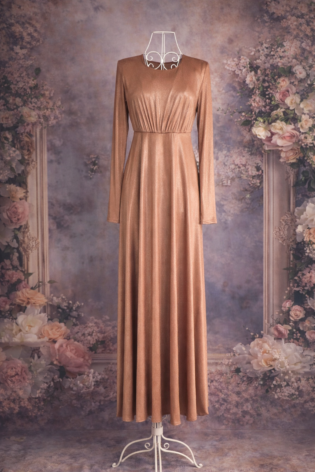 Goldenes Maxikleid mit edlem Schimmer